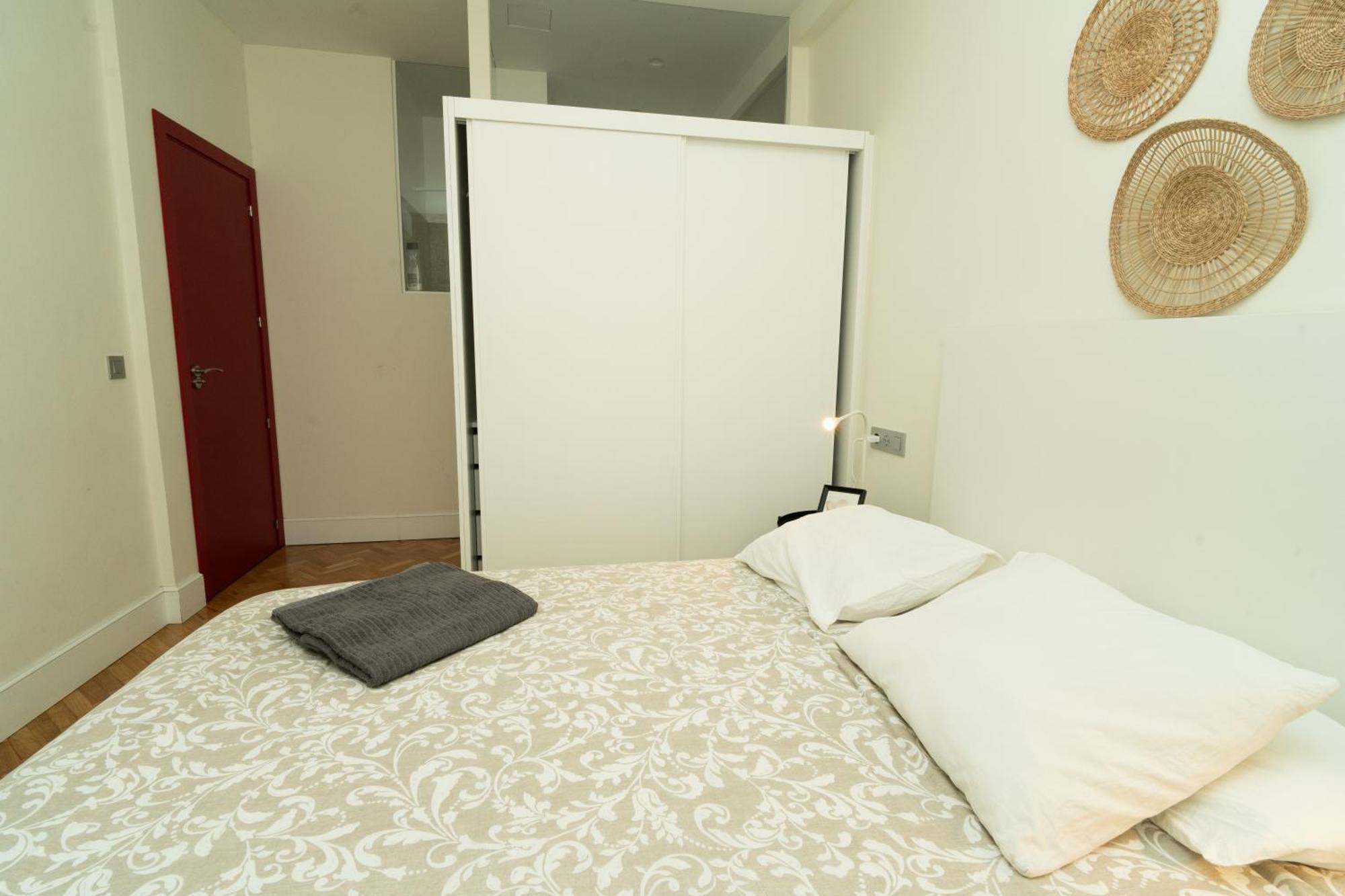 Gato Street, Private Rooms — Photos 1